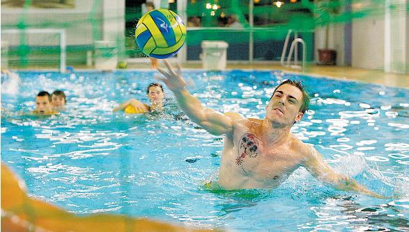 Janek Böffel beim Wasserball in Friedrichsthal 1